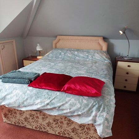 Double Room With Ensuite Shower Room In Quiet, Private House Worthing Extérieur photo