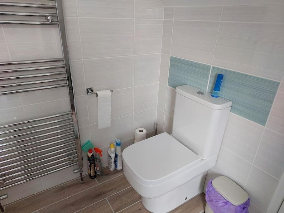 Double Room With Ensuite Shower Room In Quiet, Private House Worthing Extérieur photo